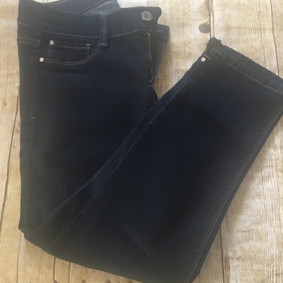 White House Black Market Capri Jeans - Picture 4 of 7